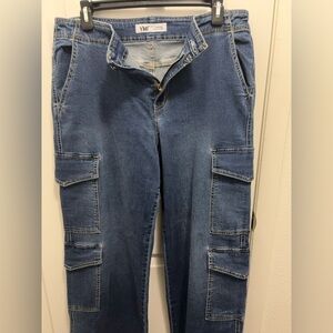 YMI High rise cargo pants. I bought pants from Bealles store.
